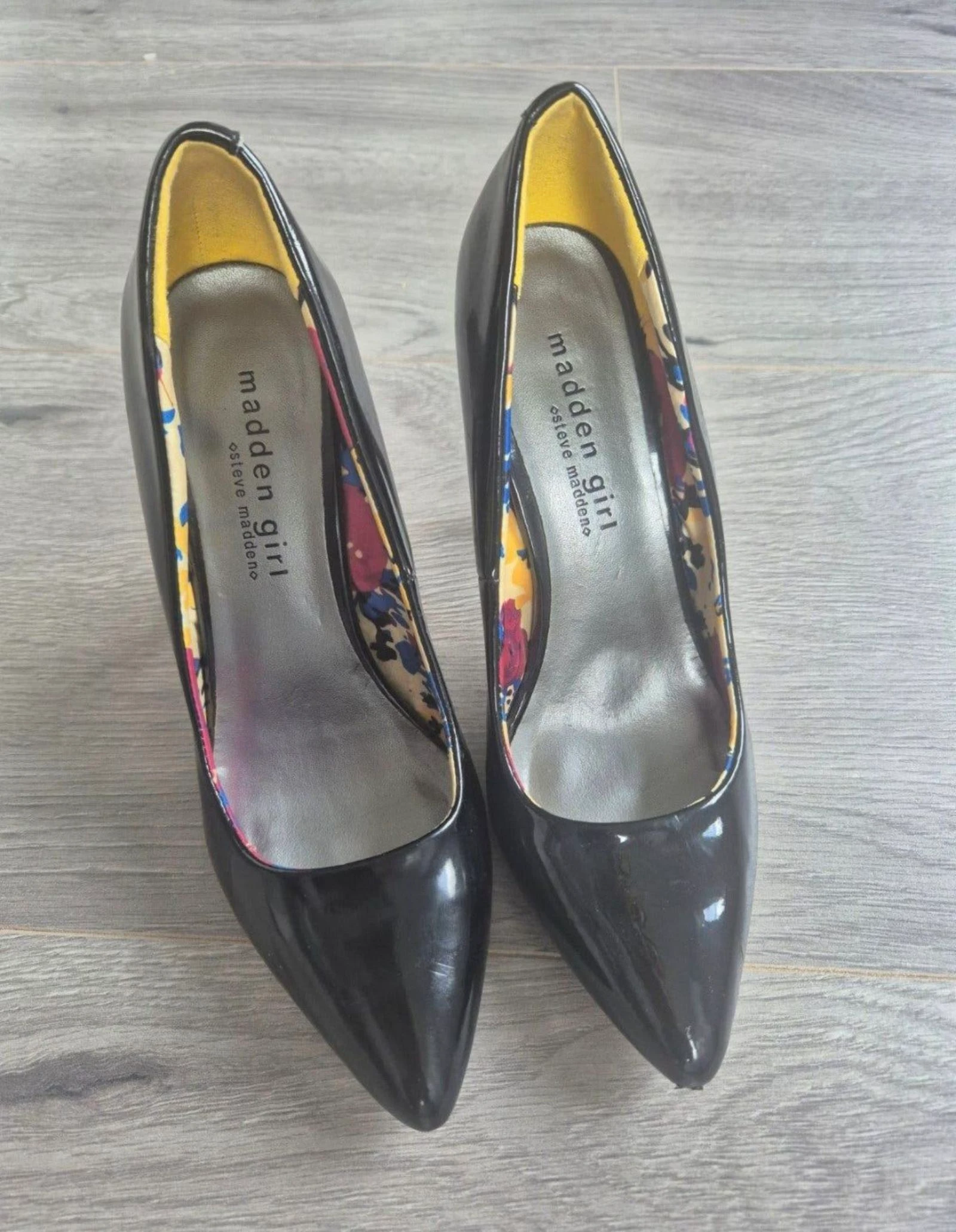 Madden Girl by Steve Madden black patent pumps with floral lining size 37 – photo 2